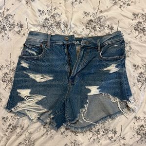 American eagle shorts. Boyfriend shorts high rise! Never worn.